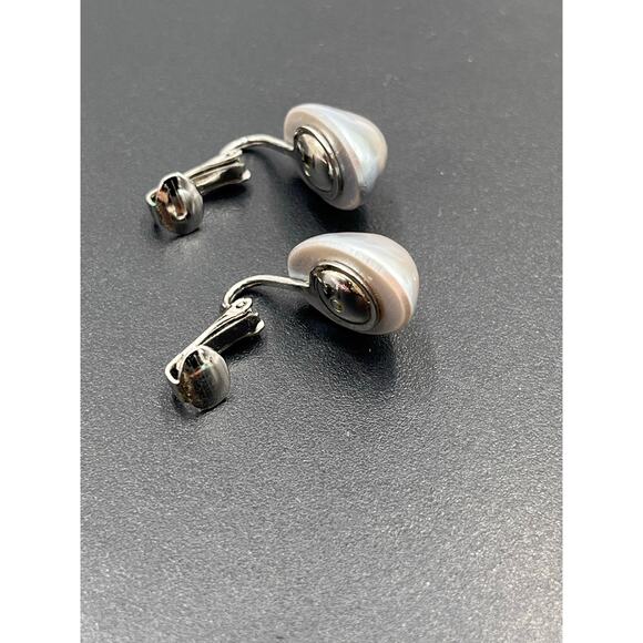 Kenneth Jay lane‎ Faux Gray Pearl Clip on Silver tone Vintage Signed Earrings - Picture 6 of 8